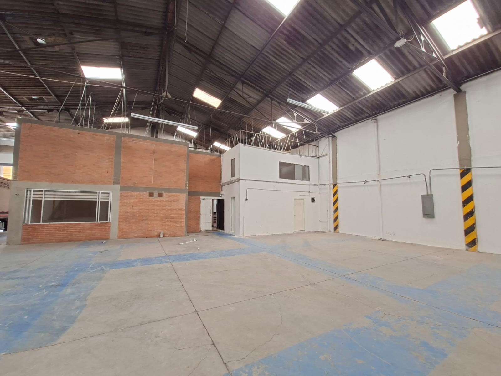 Warehouse for rent in Engativá, Bogotá