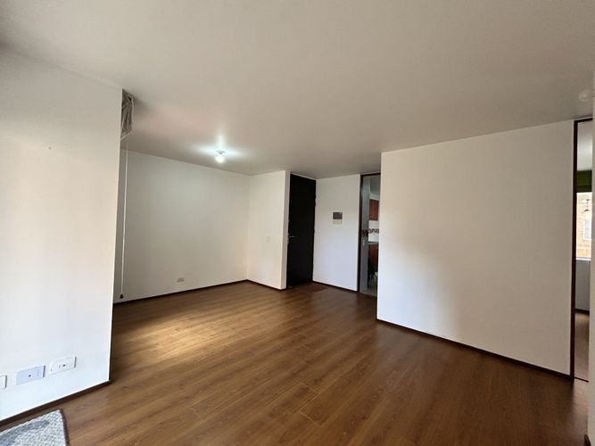 Apartamento de 3 alcobas en venta en Fac, Madrid, 76 m² · foto 2 de 15
