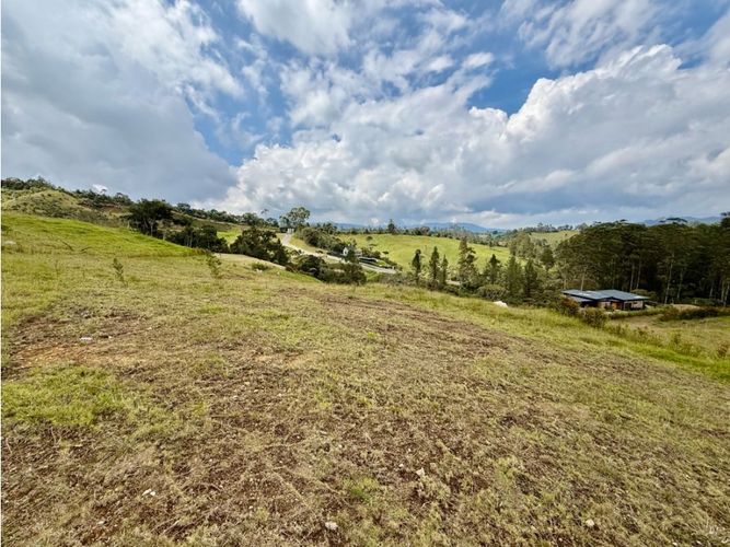 Lote en venta en Pantanillo, El Retiro, 2106 m² · foto 3 de 8