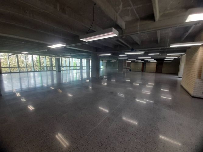 Oficina en arriendo en La Aguacatala, Medellín, 215 m² · foto 3 de 14