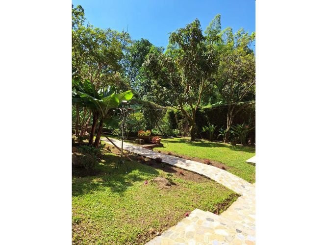 Casa de 3 alcobas en venta en Cola Del Zorro, Medellín, 255 m² · foto 3 de 20