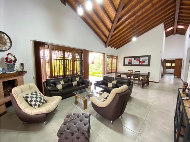 Casa de 4 alcobas en venta en Camargo, El Carmen de Viboral, 350 m² · foto 2 de 11