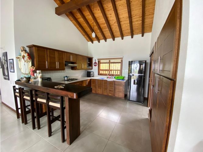 Casa de 4 alcobas en venta en Camargo, El Carmen de Viboral, 350 m² · foto 3 de 11