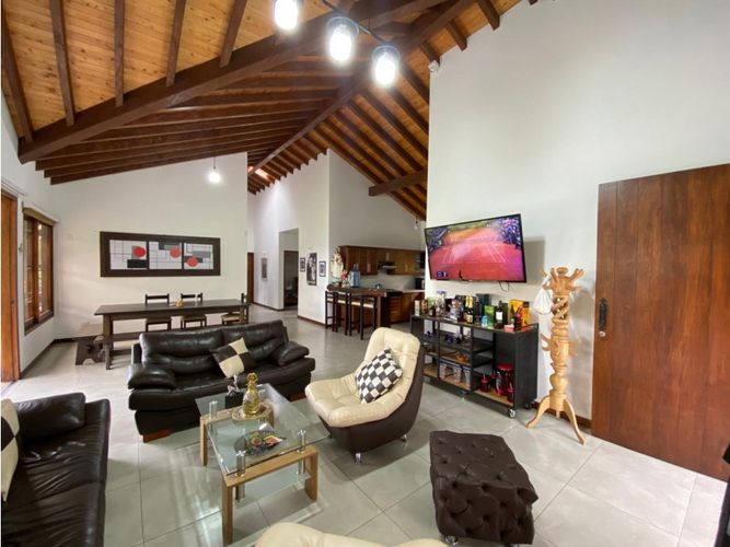 Casa de 4 alcobas en venta en Camargo, El Carmen de Viboral, 350 m² · foto 4 de 11