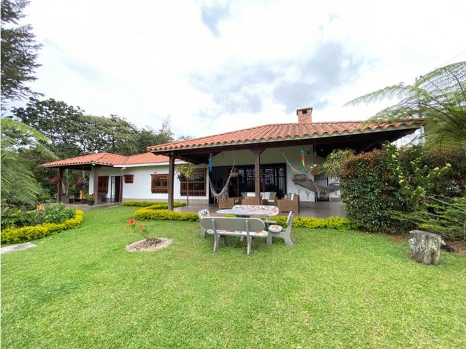 Casa de 4 alcobas en venta en Camargo, El Carmen de Viboral, 350 m² · foto 11 de 11