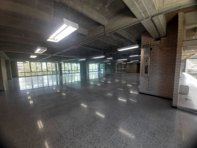 Oficina en arriendo en La Aguacatala, Medellín, 179 m² · foto 2 de 14