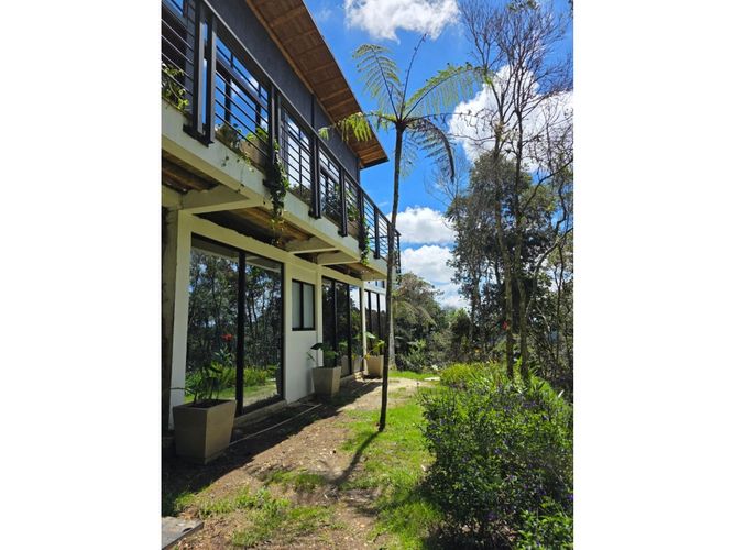 Finca en venta en Santa Elena, Medellín, 250 m² · foto 3 de 24