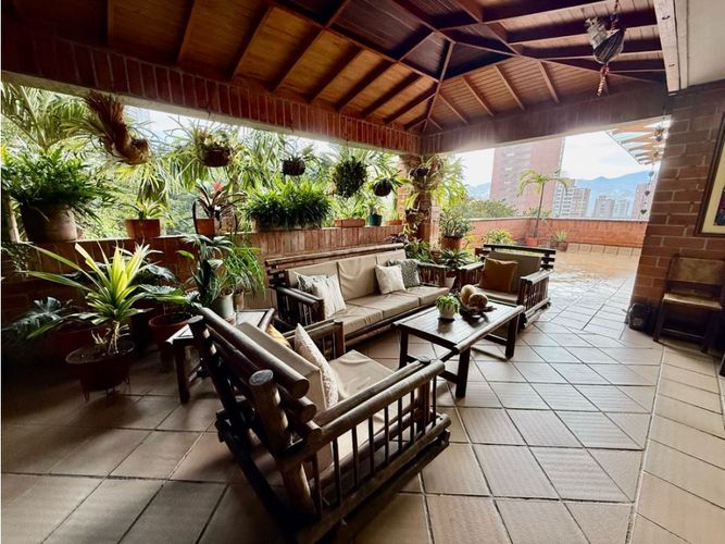Apartamento de 3 alcobas en venta en Los Balsos, Medellín, 167 m² · foto 2 de 19
