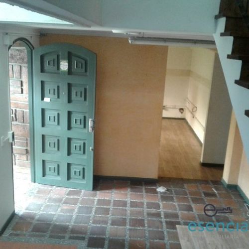 Casa de 4 alcobas en arriendo en Rosales, Medellín, 256 m² · foto 2 de 15