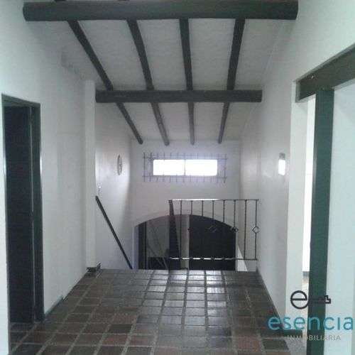 Casa de 4 alcobas en arriendo en Rosales, Medellín, 256 m² · foto 3 de 15