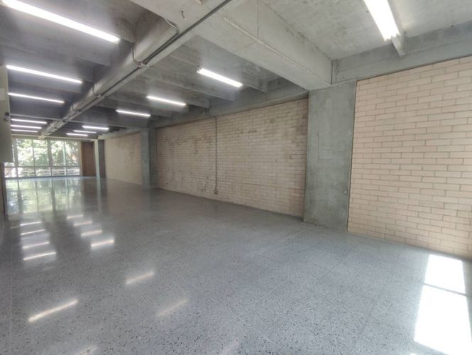 Oficina en arriendo en La Aguacatala, Medellín, 179 m² · foto 2 de 16