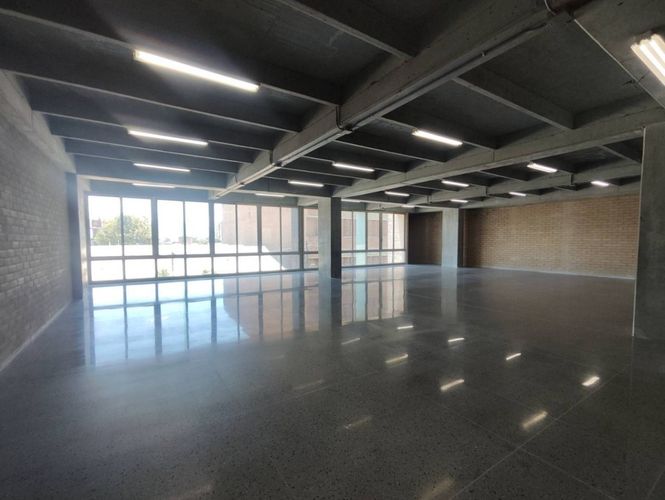 Oficina en arriendo en La Aguacatala, Medellín, 396 m² · foto 4 de 15