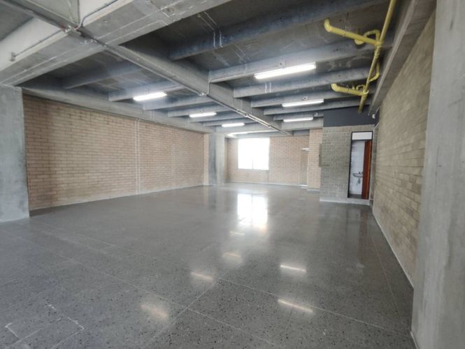 Oficina en arriendo en La Aguacatala, Medellín, 396 m² · foto 6 de 15