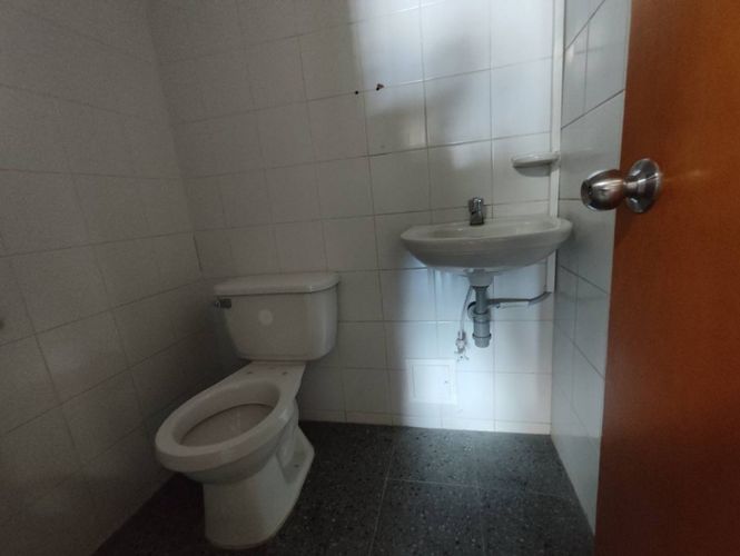 Oficina en arriendo en La Aguacatala, Medellín, 396 m² · foto 14 de 15