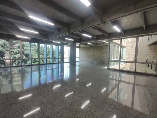 Oficina en arriendo en La Aguacatala, Medellín, 215 m² · foto 2 de 14