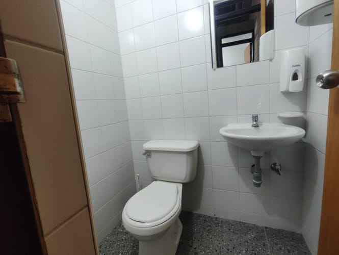 Oficina en arriendo en La Aguacatala, Medellín, 215 m² · foto 13 de 14