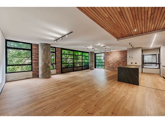 Apartamento de 2 alcobas en venta en El Diamante 2, Medellín, 205 m² · foto 2 de 9