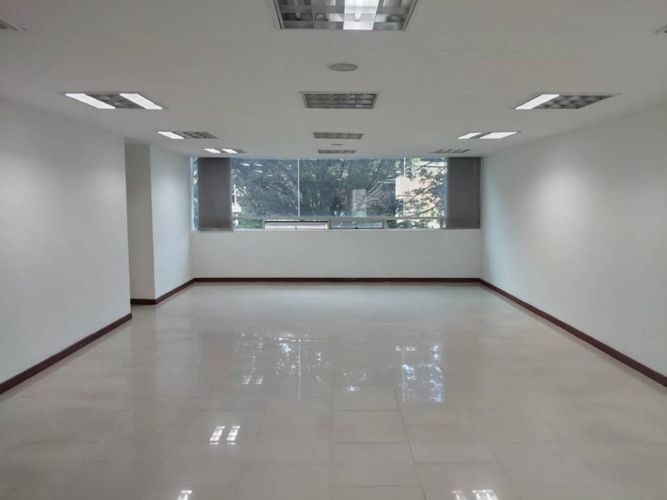 Oficina en arriendo en El Poblado, Medellín, 420 m² · foto 2 de 24