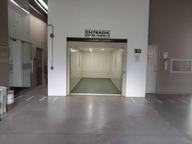Oficina en arriendo en El Poblado, Medellín, 420 m² · foto 5 de 24
