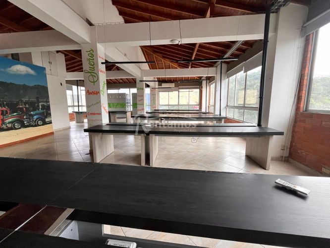Local en arriendo en El Chagualo, Medellín, 350 m² · foto 9 de 24