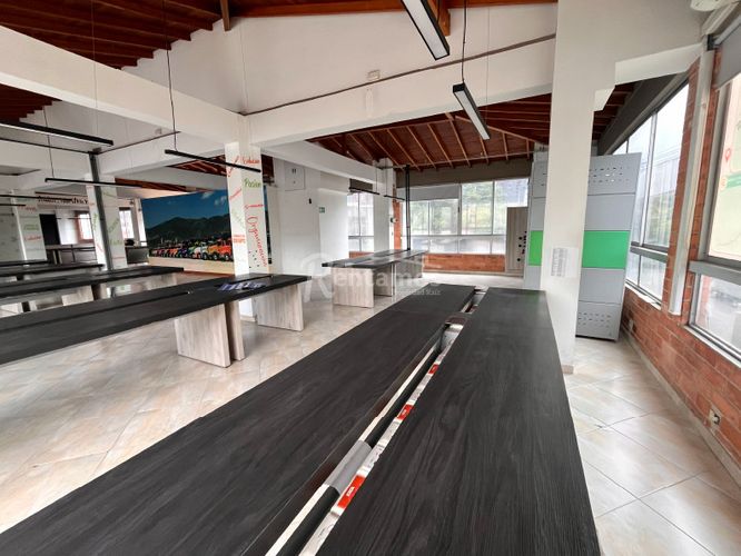 Local en arriendo en El Chagualo, Medellín, 350 m² · foto 20 de 24