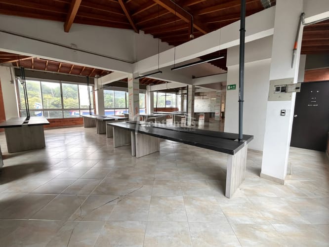 Oficina en arriendo en El Chagualo, Medellín, 350 m² · foto 2 de 24