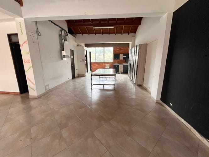 Oficina en arriendo en El Chagualo, Medellín, 350 m² · foto 4 de 24