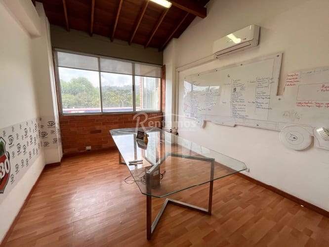 Oficina en arriendo en El Chagualo, Medellín, 350 m² · foto 12 de 24