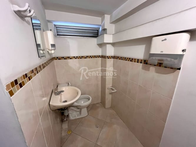 Oficina en arriendo en El Chagualo, Medellín, 350 m² · foto 19 de 24