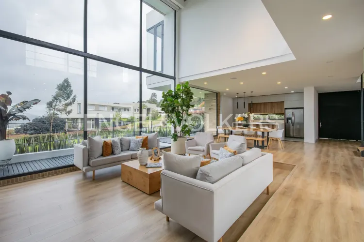 Casa de 4 alcobas en venta en Yerbabuena, Sopó, 390 m² · foto 3 de 20