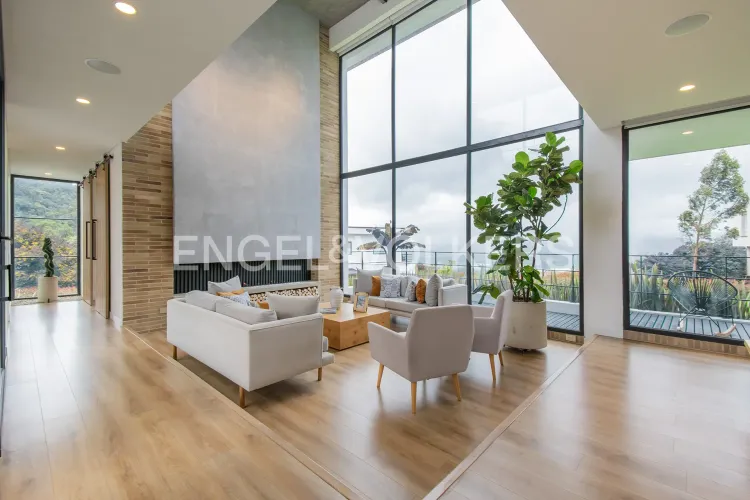 Casa de 4 alcobas en venta en Yerbabuena, Sopó, 390 m² · foto 2 de 20
