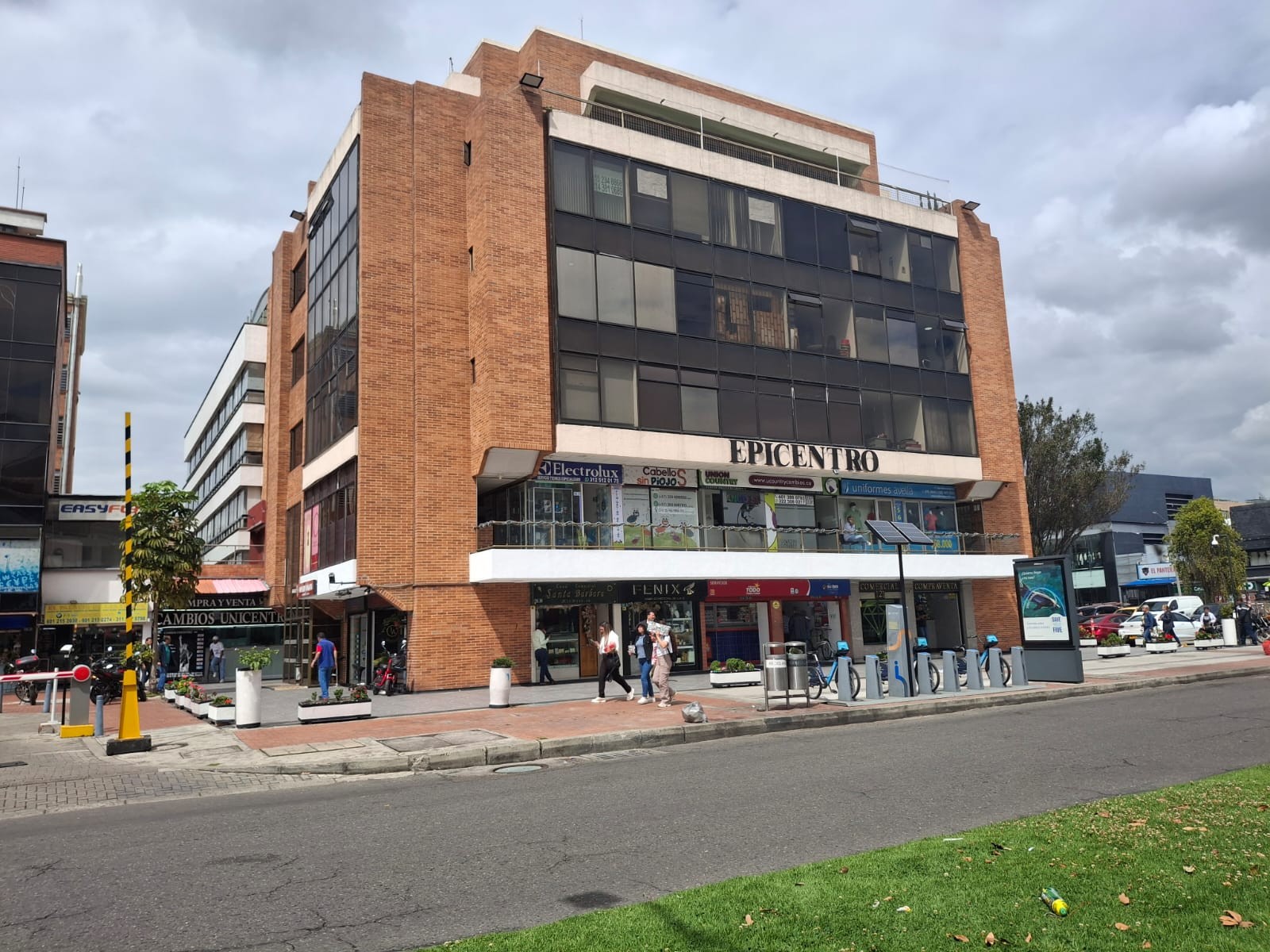 Oficina en Arriendo en Santa Barbara, Bogotá