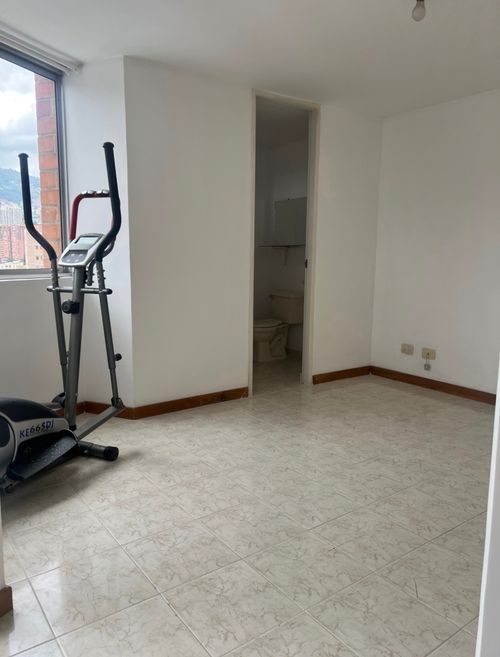 Apartaestudio en venta en La Floresta, Medellín, 39 m² · foto 4 de 5