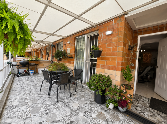 Casa de 3 alcobas en venta en La Mota, Medellín, 92 m² · foto 2 de 8