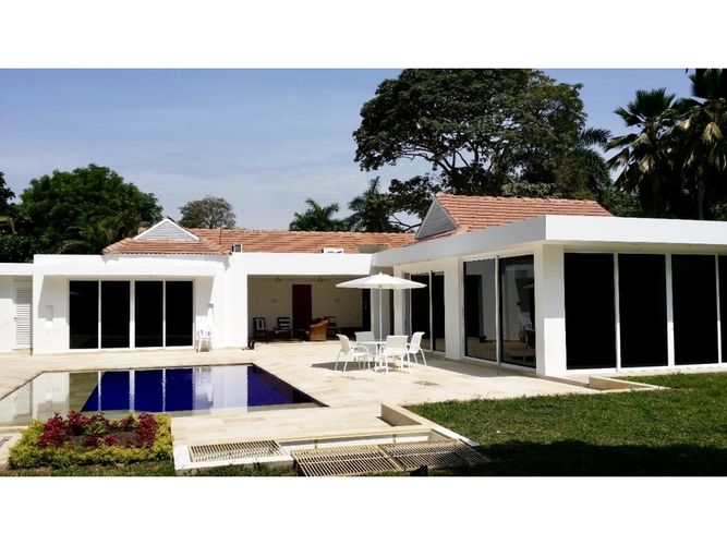 Casa de 4 alcobas en venta en Cn. Campestre El Peñon, Girardot, 314 m² · foto 2 de 12