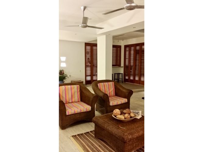Casa de 4 alcobas en venta en Cn. Campestre El Peñon, Girardot, 314 m² · foto 11 de 12