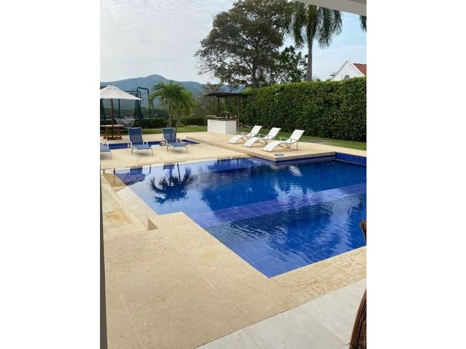 Casa de 5 alcobas en venta en Bosques De Peñalisa, Ricaurte, 222 m² · foto 2 de 12