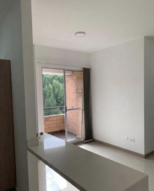 Apartamento de 3 alcobas en venta en Bello, 69 m² · foto 2 de 19