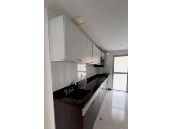 Apartamento de 3 alcobas en arriendo en Laureles, Medellín, 95 m² · foto 2 de 20