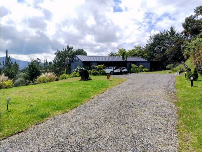 Casa de 3 alcobas en venta en Guamito, La Ceja, 270 m² · foto 2 de 24