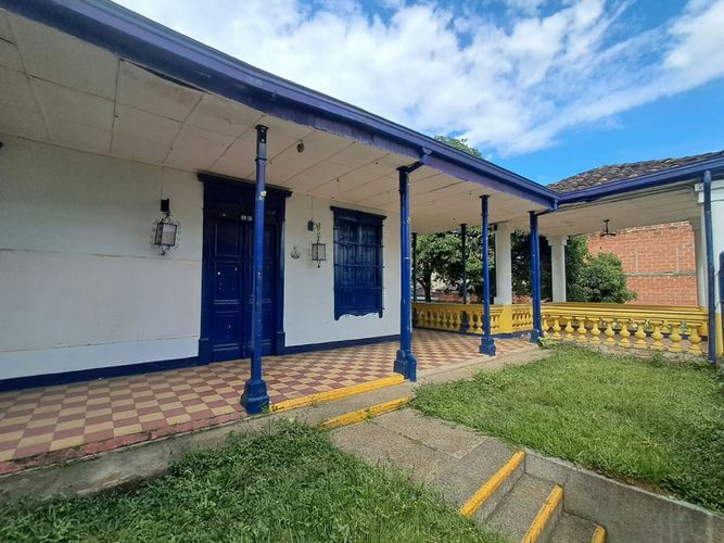 Casa de 7 alcobas en venta en Robledo, Medellín, 1035 m² · foto 2 de 24