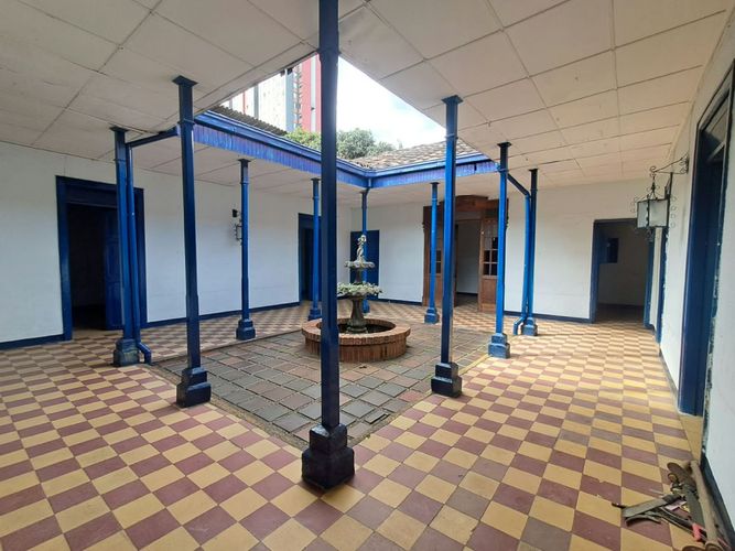 Casa de 7 alcobas en venta en Robledo, Medellín, 1035 m² · foto 8 de 24