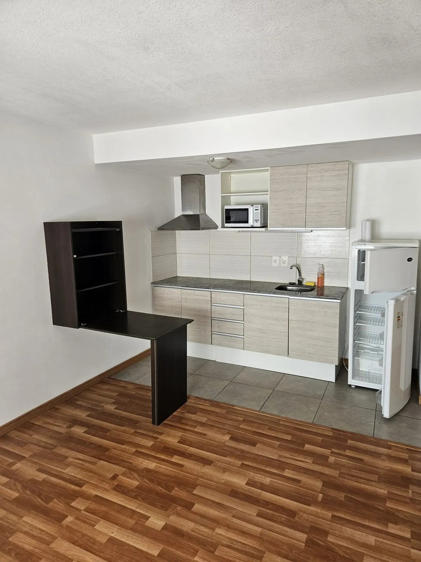 ALQUILER MONO AMBIENTE EN CORDON, PISO ALTO AL FRENTE, SEMI EQUIPADO, GASTOS COMUNES BAJOS