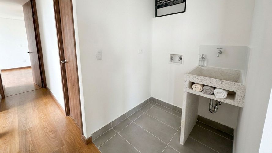 Apartamento de 2 alcobas en venta en Centro, Rionegro, 68 m² · foto 3 de 9