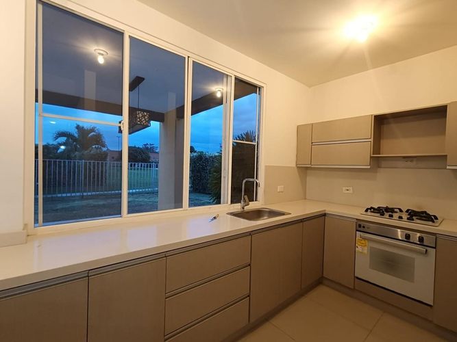 Casa de 4 alcobas en venta en El Castillo, Jamundí, 214 m² · foto 12 de 24