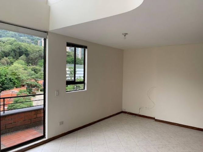 Apartaestudio en arriendo en El Poblado, Medellín, 68 m² · foto 2 de 9