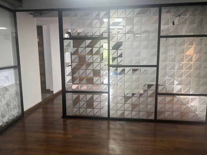 Oficina en arriendo en El Poblado, Medellín, 251 m² · foto 4 de 21