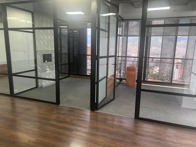 Oficina en arriendo en El Poblado, Medellín, 251 m² · foto 5 de 21