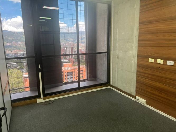 Oficina en arriendo en El Poblado, Medellín, 251 m² · foto 17 de 21