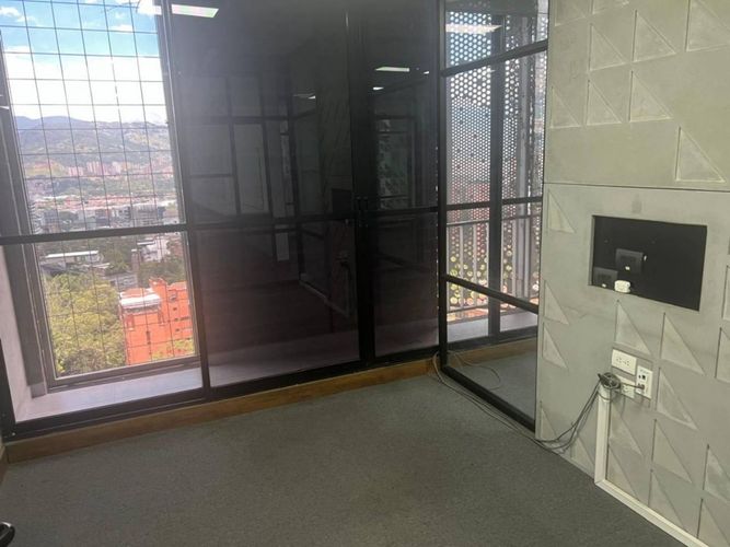 Oficina en arriendo en El Poblado, Medellín, 251 m² · foto 18 de 21